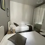 Séjour chez l'habitant F4 2, Private Two Single Beds Shared Bathroom