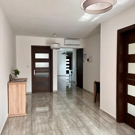 Accommodatie bij particulieren F4 2, Private Two Single Beds Shared Bathroom