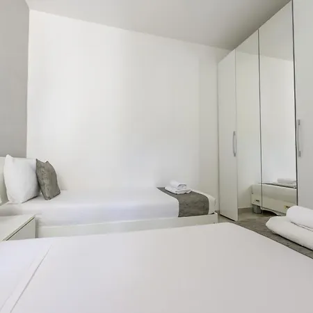 民宿 F4 2, Private Two Single Beds Shared Bathroom 姆西达