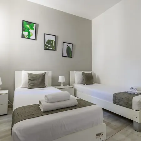 民宿 F4 2, Private Two Single Beds Shared Bathroom
