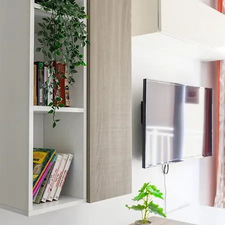 F4 2, Private Two Single Beds Shared Bathroom