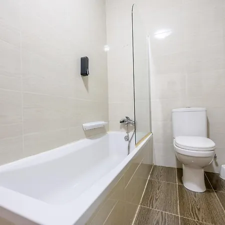 F4 2, Private Two Single Beds Shared Bathroom 姆西达