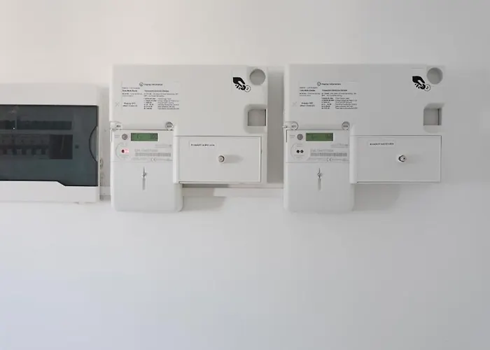 F4 2, Private Two Single Beds Shared Bathroom Мсида